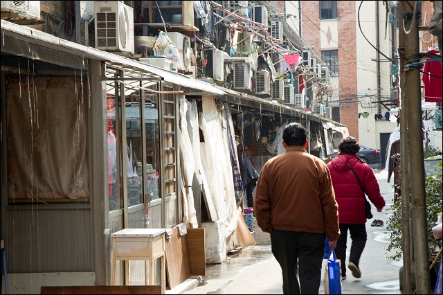 Shanghai side street after the snow fall.